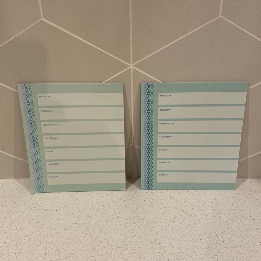 NWOT Post It Weekly Pads (2)